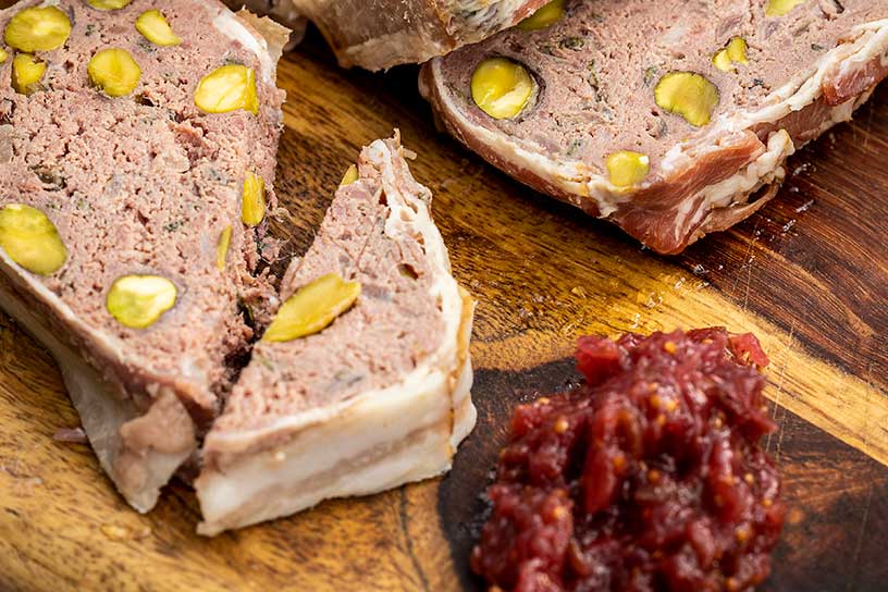 Zelfgemaakte paté met vijgenjam.